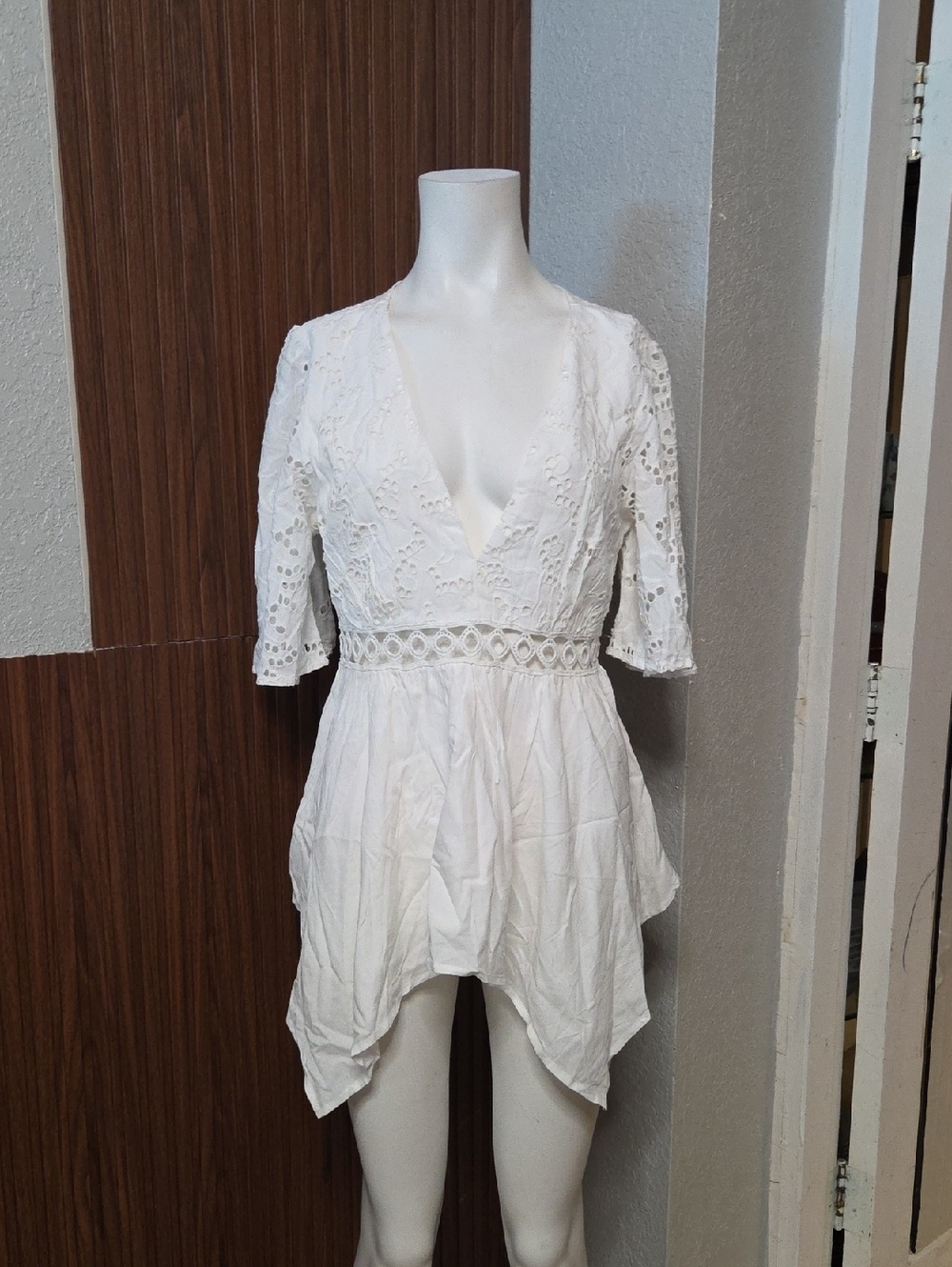 VENUS White 100% Viscose Lined Piece - Style 47591 - RN 129406 Medium [219].